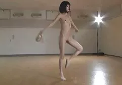 決して満足していない女性は、黒人男性との不倫を持っている、彼にフェラチオを与え、飼料プラグでファックします 一徹 無料 アダルト