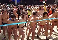 ハンサムな激しい単二女の子の大きなベッド 無料 えろ 動画 鈴木 一徹