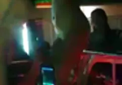 女の子はほとんど裸のカメラの前で抱きしめています 鈴木 一徹 の エロ 動画