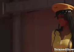 ブロンドはスリットと乳首を撫でた。 一徹 エロ 動画