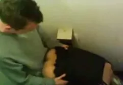 同性愛の欲望はナイフと脅かされ、荒いピザ配達人をファックする アダルト 動画 鈴木 一徹