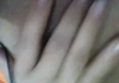 ドイツ人女性の足元にある歯茎。 エロ い 動画 鈴木 一徹