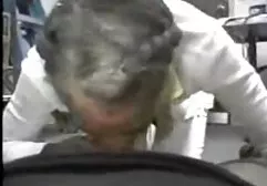 ブルネットは鋳造でfucks。 鈴木 一徹 エロ 動画