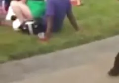 ブロンドとの輪姦に関与する黒人。 えろ 動画 一徹