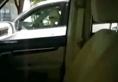 手押し車に乗るためにロバを与える準備ができています。 鈴木 一徹 の エロ 動画