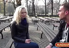 ストッキングの半分裸の女の子は癌によって台無しになる。 アダルト 一徹