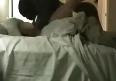 新鮮なセクシーなmulattoショー足の前のカメラ エロ 動画 一徹