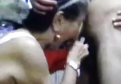 狭いベッドでは、膣と口の中に女の子を持っていることに満足していない子供 無料 エロ 動画 一徹