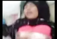 Juliaとともに大きなおっぱいポーズで前のザカメラ 鈴木 一徹 えろ 動画